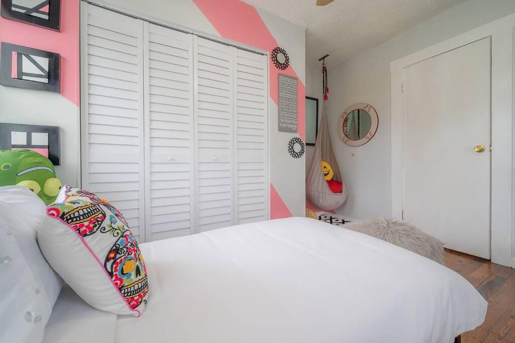 Vibing In The Heights/Breweries/Food/Petfriendly Villa Tampa Eksteriør bilde